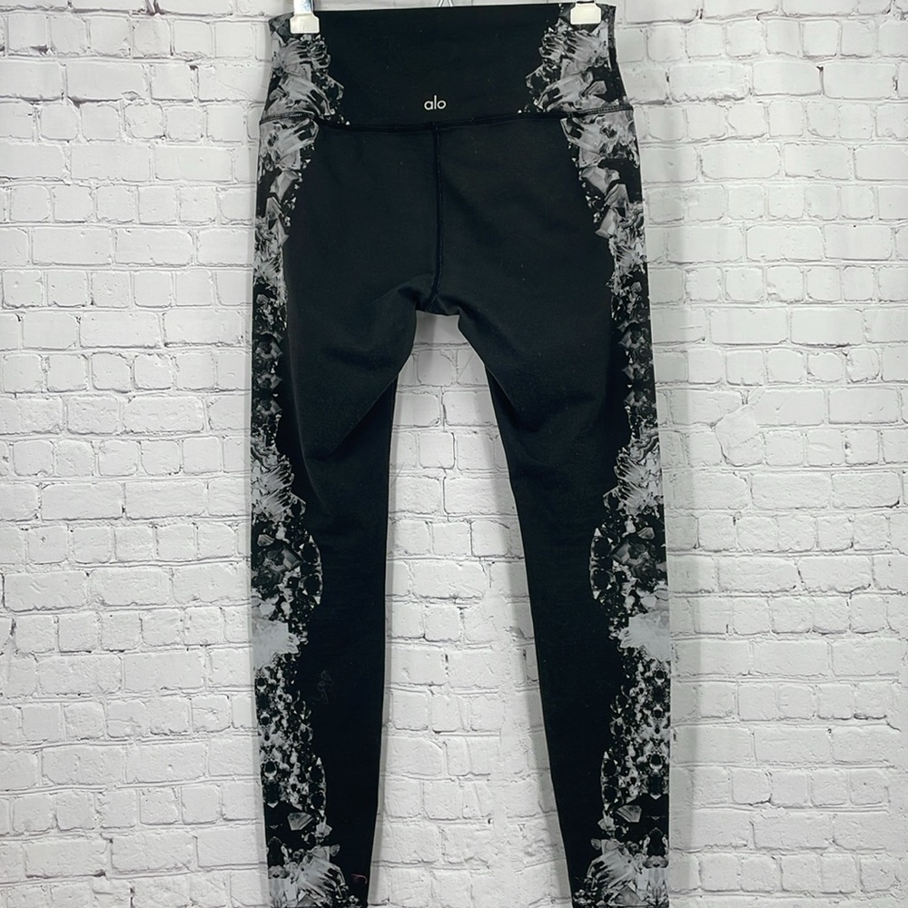 Alo Crystals Patterned Black Medium Basic Gym Yog… - image 4